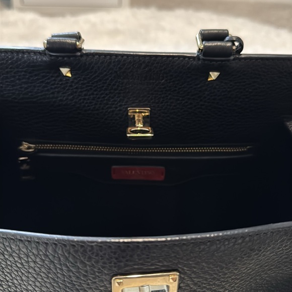 Valentino Garavani turn lock leather bag - Picture 12 of 14